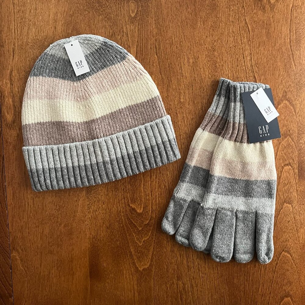 Gap knit hat and gloves set NWT